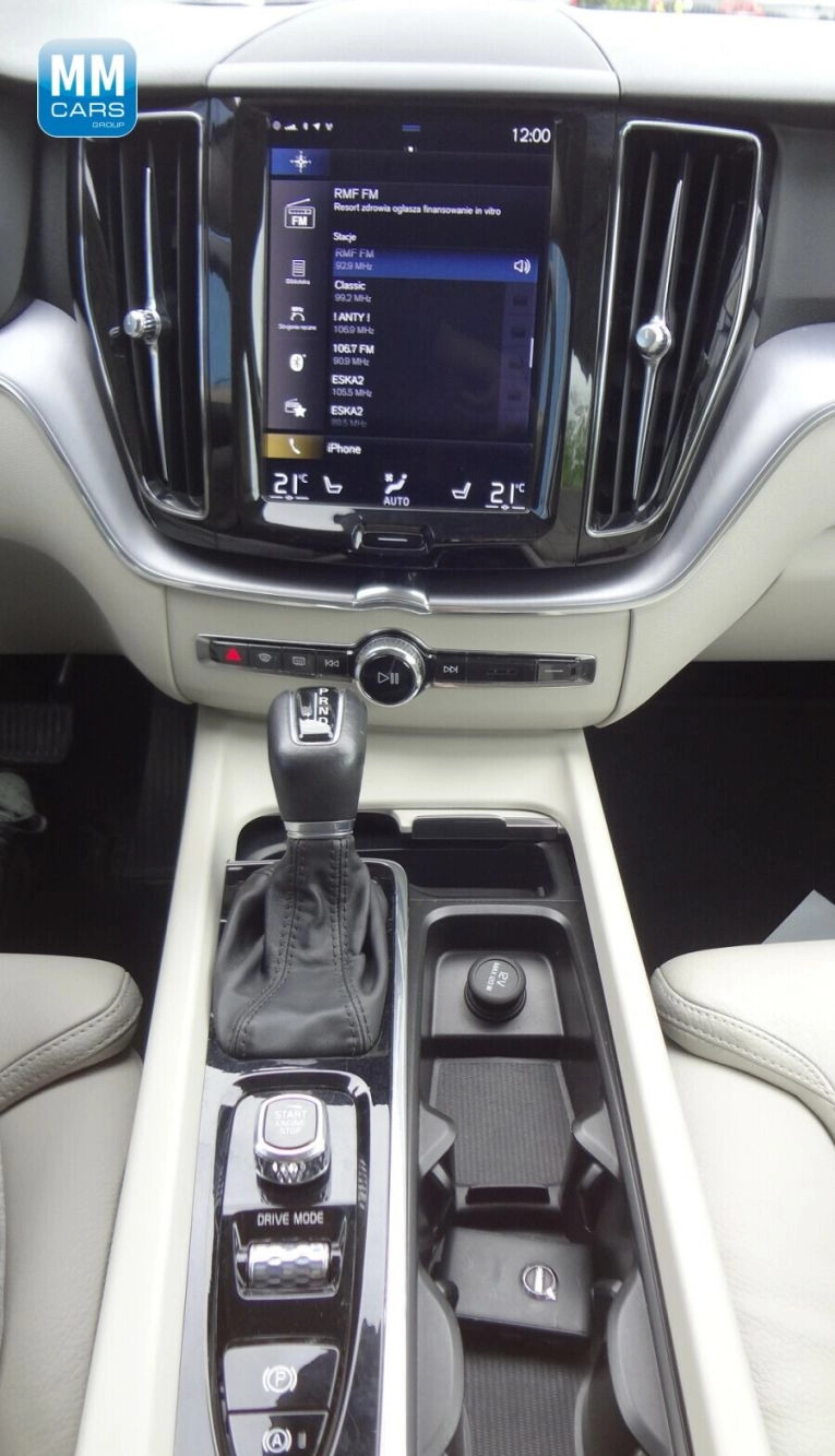Volvo XC 60 cena 149850 przebieg: 82580, rok produkcji 2020 z Karczew małe 211
